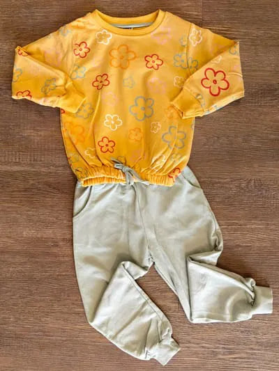 Ensemble Fille Printemps – Sweat Jaune Fleuri & Pantalon Vert Clair (3 à 6 ans) Ensemble ref 0302 ALL FOR KIDS