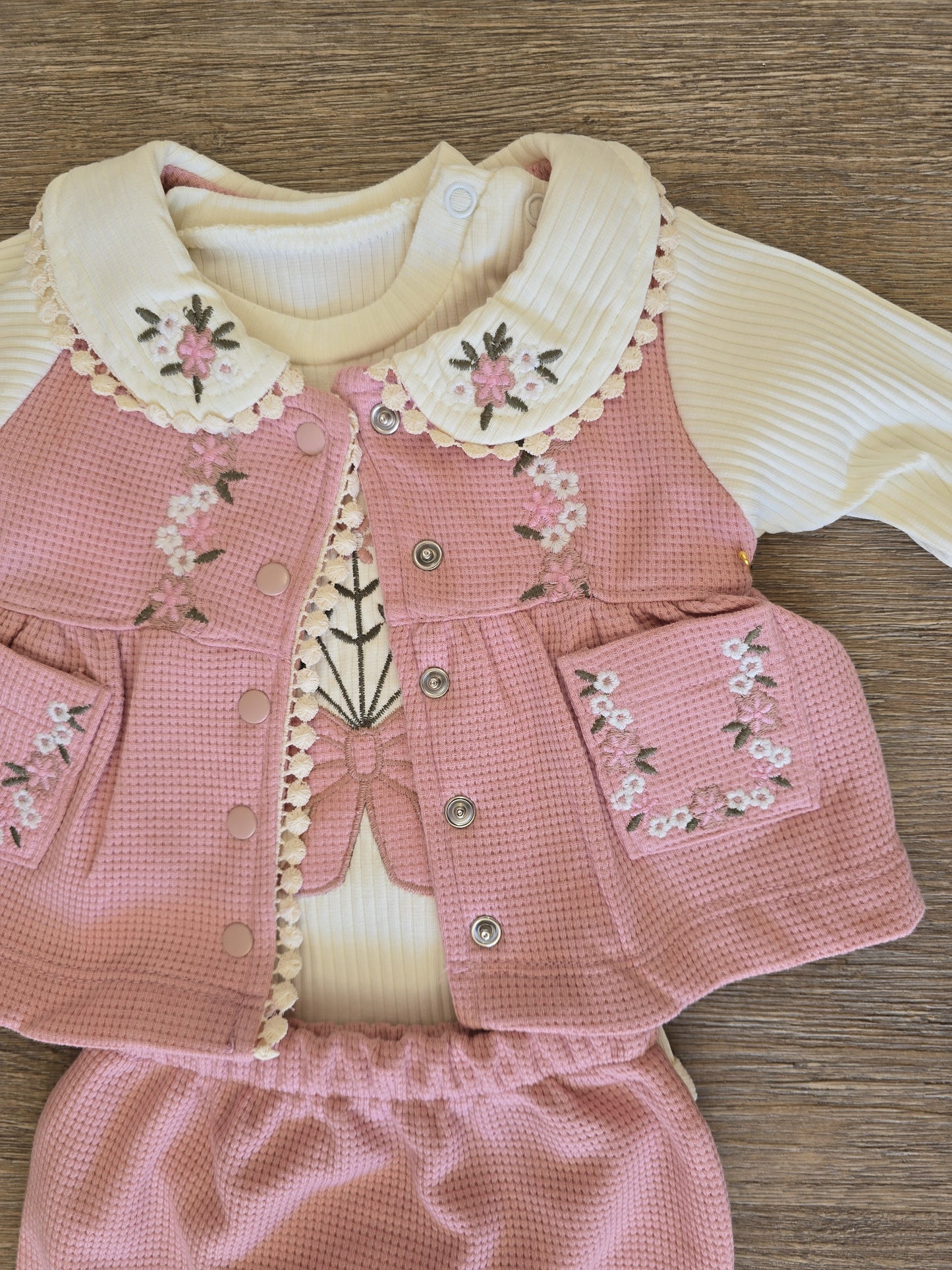 Ensemble bébé fille col Claudine brodé taille 0 à 6 mois coton ref 1319 ALL FOR KIDS