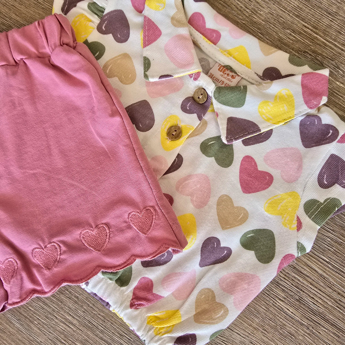 Ensemble deux pièces bébé fille cœurs et short rose sans bandeau