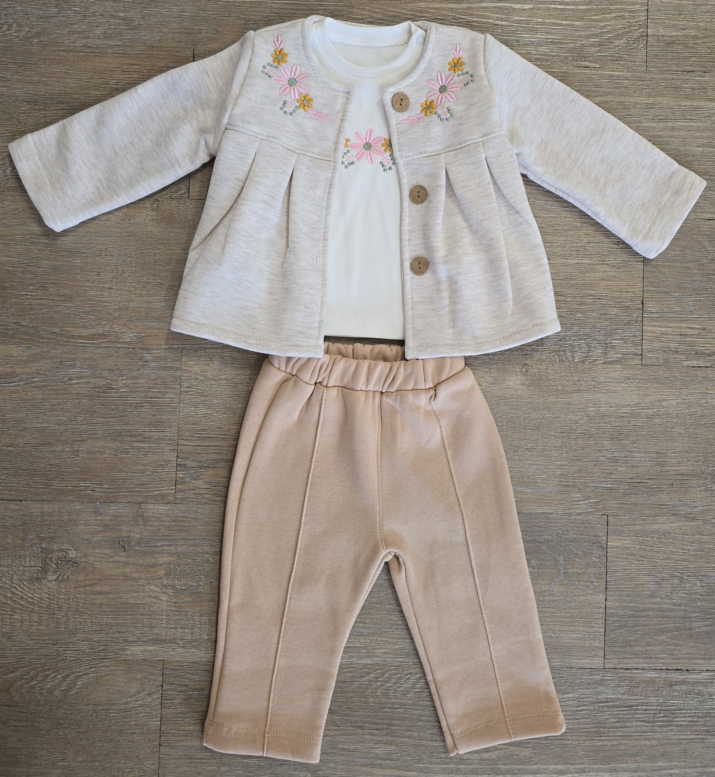 Ensemble fille 3 pièces brodé beige taille de 9 à 18 mois ref 1092