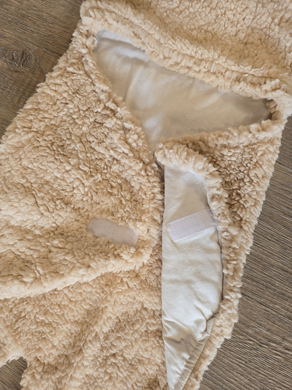 Détail fermeture nid d’ange bébé ourson beige