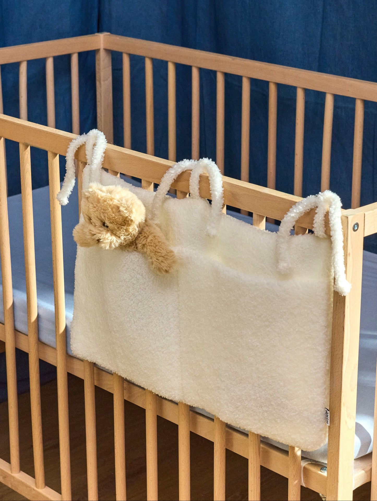 Organisateur lit bébé sherpa blanc rangement doux et pratique ref 537