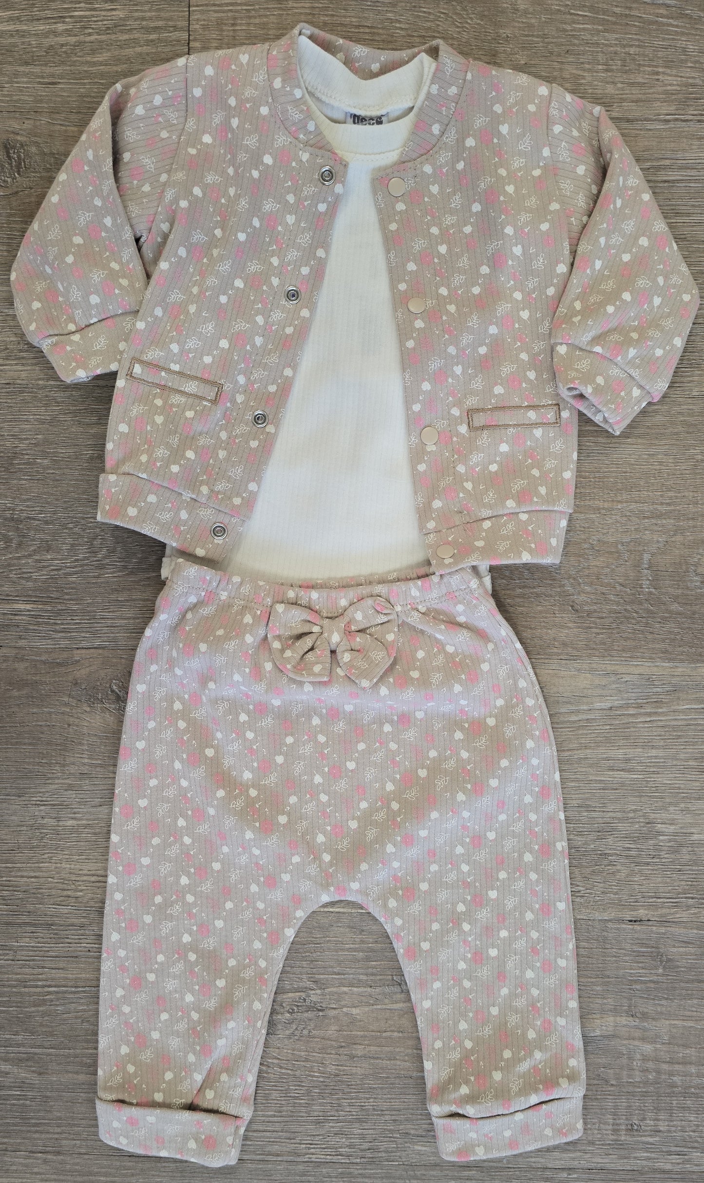 Ensemble bébé fille cœurs rose et beige taille de 3 à 9 mois 100% coton ref 6866