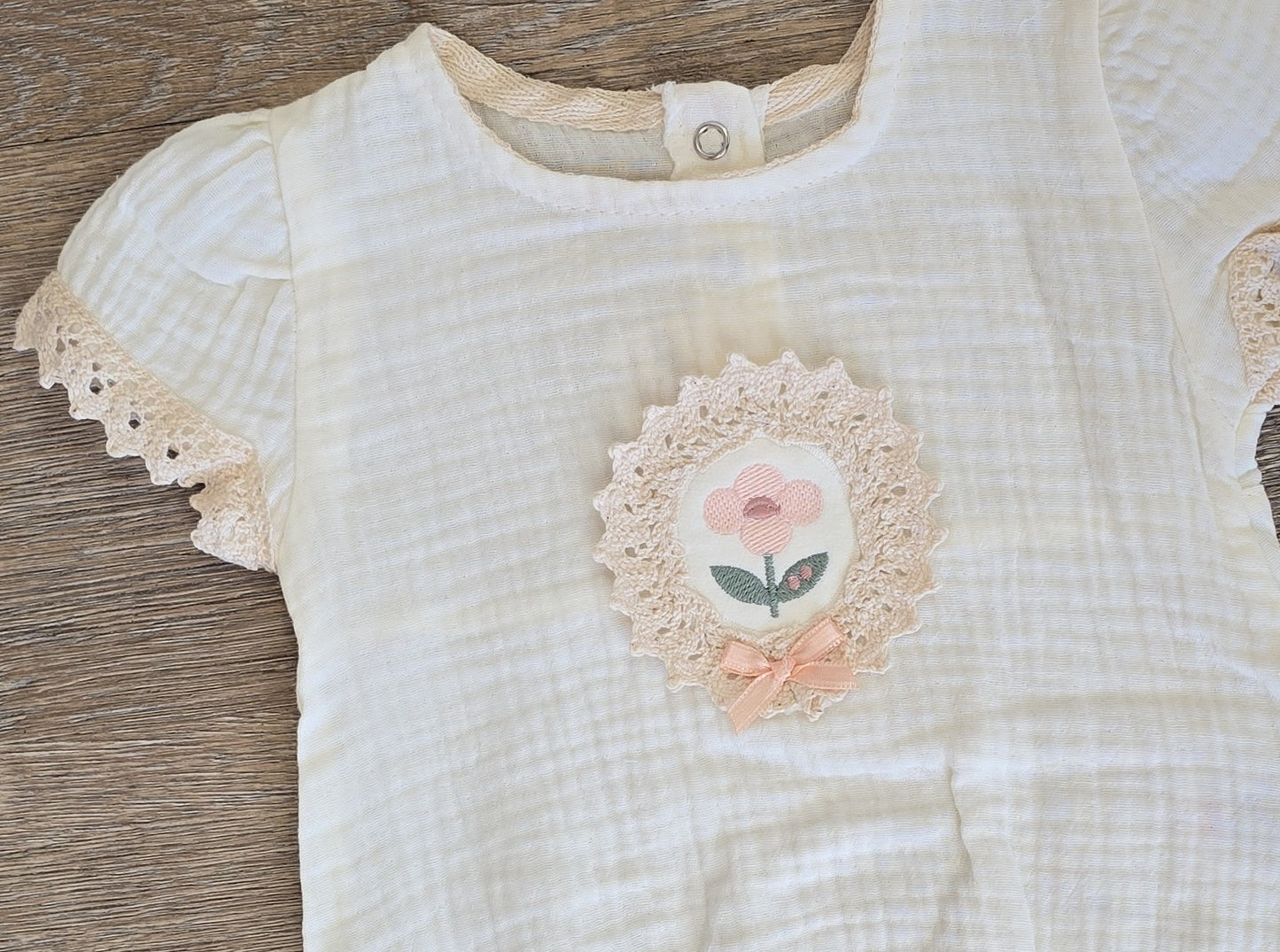 Body bébé fille coton dentelle fleur écru taille de 0 à 6 mois ref 35 ALL FOR KIDS