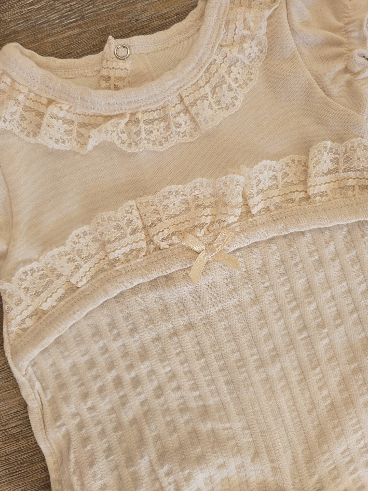 Barboteuse bébé fille coton à dentelle taille de 0 à 6 mois 100% coton ref 1215 ALL FOR KIDS