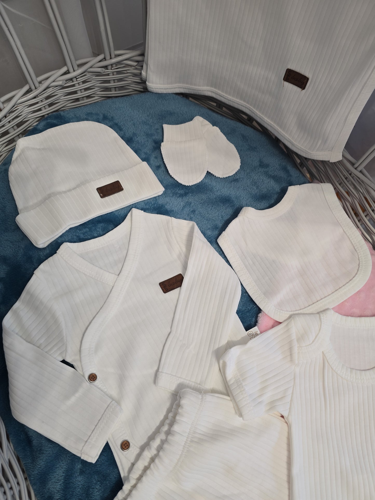 Kit naissance unisexe 7 pièces blanc 100% coton ref 7700 ALL FOR KIDS