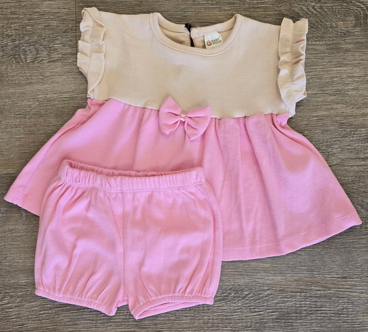 Tenue été bébé fille haut à nœud et volants avec short rose assorti