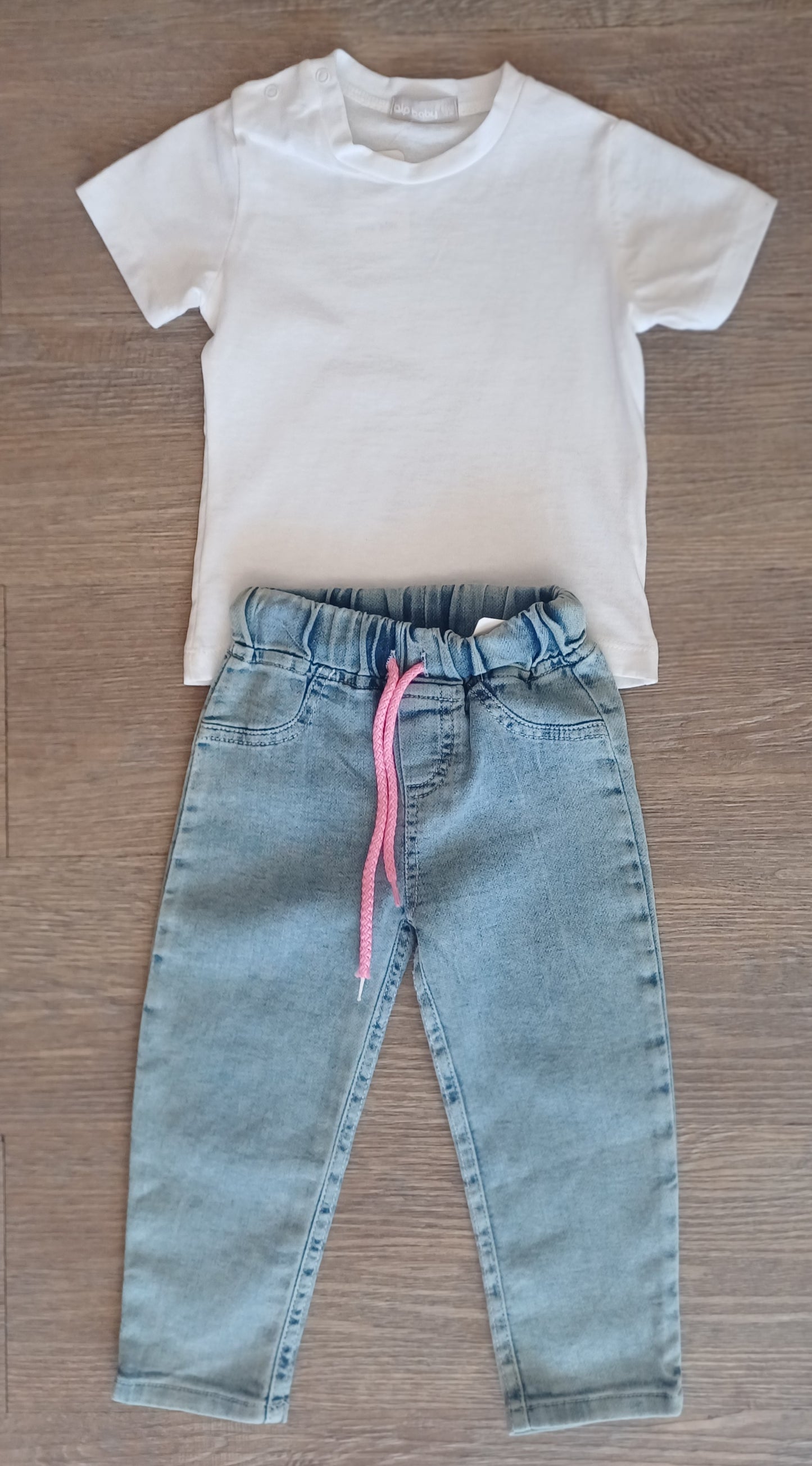 Ensemble fille dernière taille 12 mois tee-shirt blanc et pantalon jean ref 7855 ALL FOR KIDS