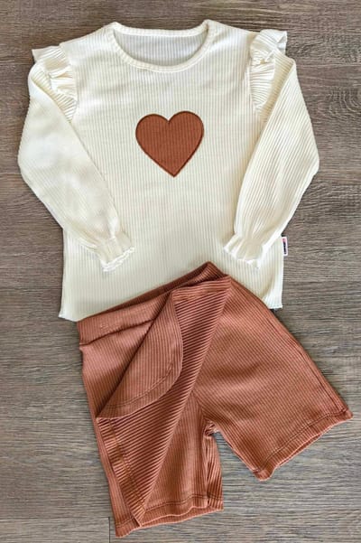 Ensemble haut crème cœur + jupe-short terracotta dernière talle 5 ans  ref 1255 ALL FOR KIDS