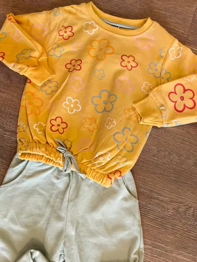 Ensemble Fille Printemps – Sweat Jaune Fleuri & Pantalon Vert Clair (3 à 6 ans) Ensemble ref 0302 ALL FOR KIDS