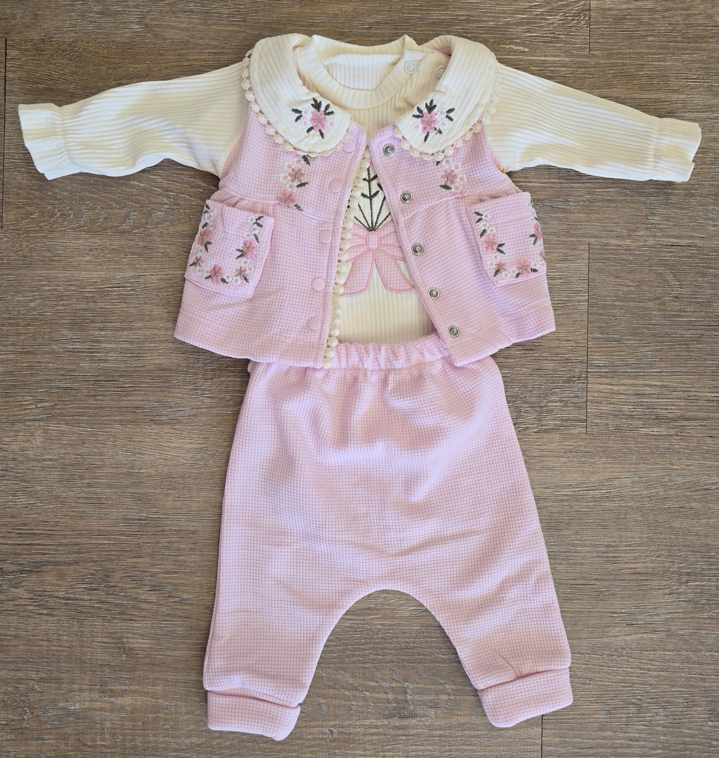 Ensemble bébé fille col Claudine brodé taille 0 à 6 mois coton ref 1319 ALL FOR KIDS
