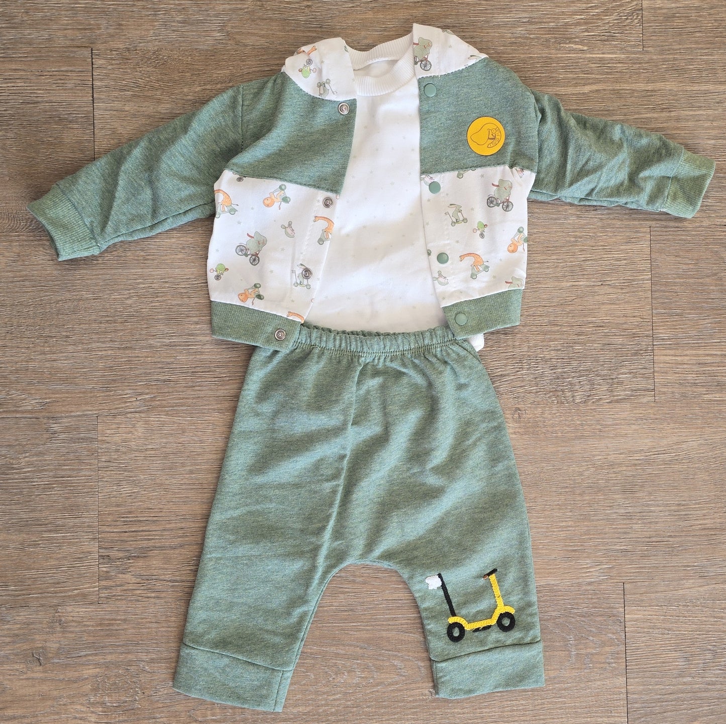 Ensemble bébé garçon 3 pièces coton vert capuche trottinette taille de 0 à 6 mois ref 2177 ALL FOR KIDS