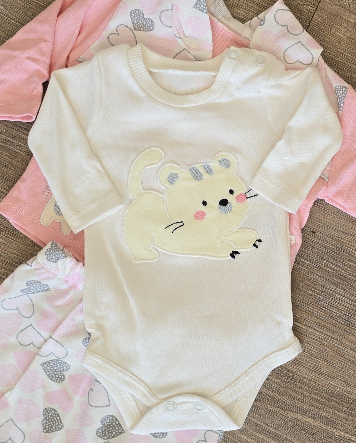 Ensemble fille 3 pièces rose veste + body et pantalon coton taille de 0 à 6 mois,  ref 1316 ALL FOR KIDS