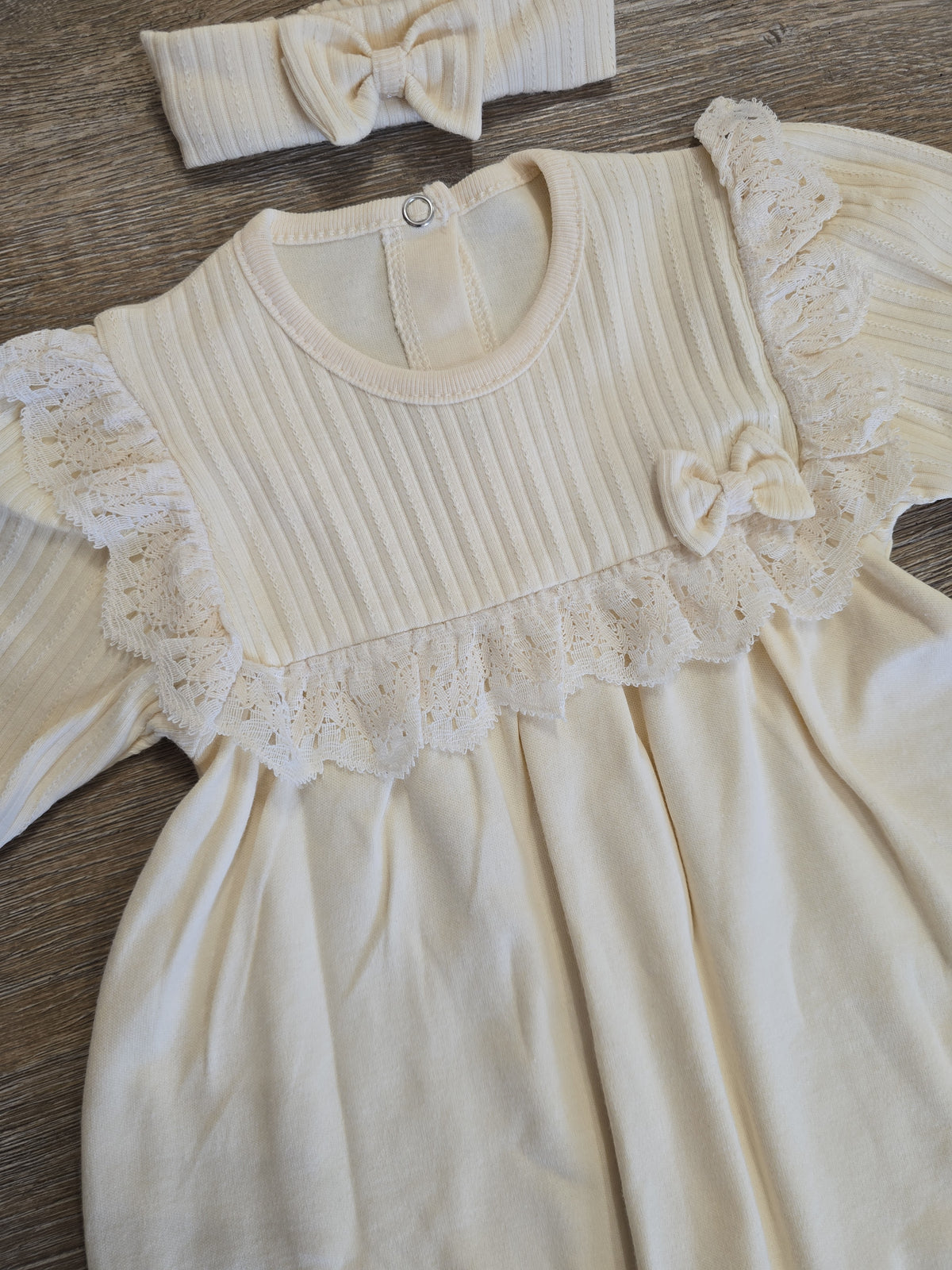 Barboteuse bébé fille 100 % coton avec dentelle crème - All for Kids
