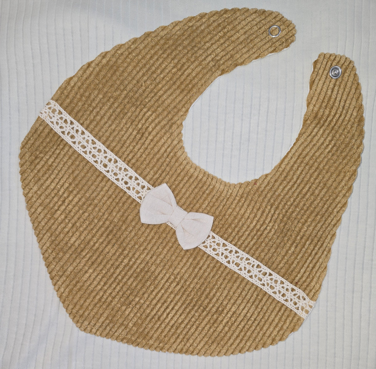 Bavoir bébé marron en coton côtelé avec nœud