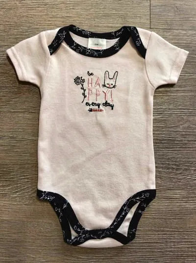 Body rose bébé 100 % coton lapin taille de 0 à 6 mois ref 123 ALL FOR KIDS