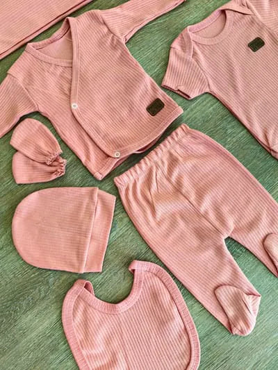 Accessoires du coffret naissance bébé vieux rose 7 pièces