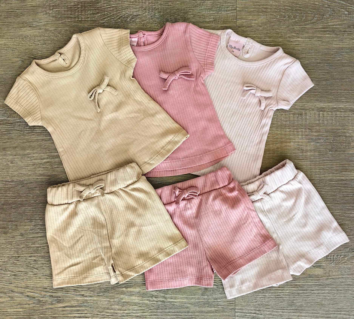 Ensemble côtelé bébé fille beige tee-shirt et short