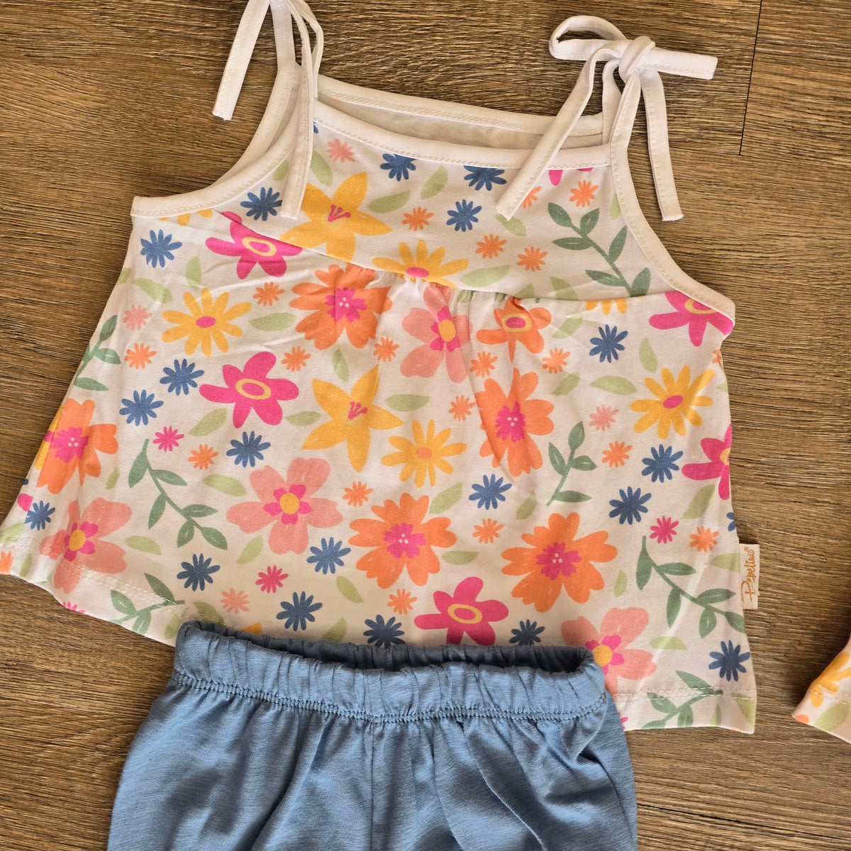 Débardeur fleuri bébé fille et short assorti