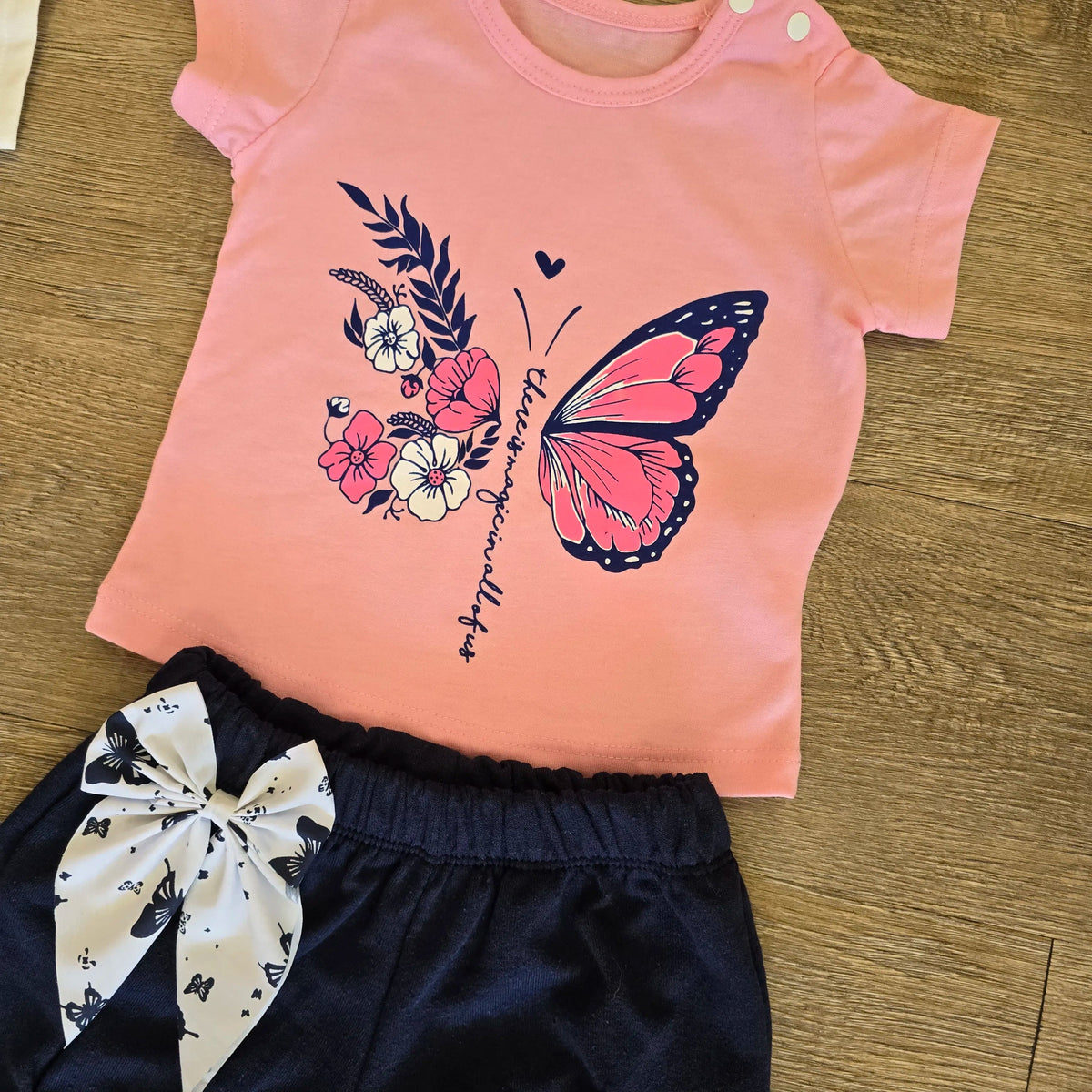 Short bébé fille à nœud et motifs papillons