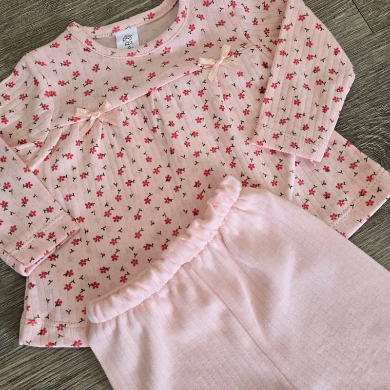 Détail de l’ensemble bébé fille robe fleurie et legging - All for Kids