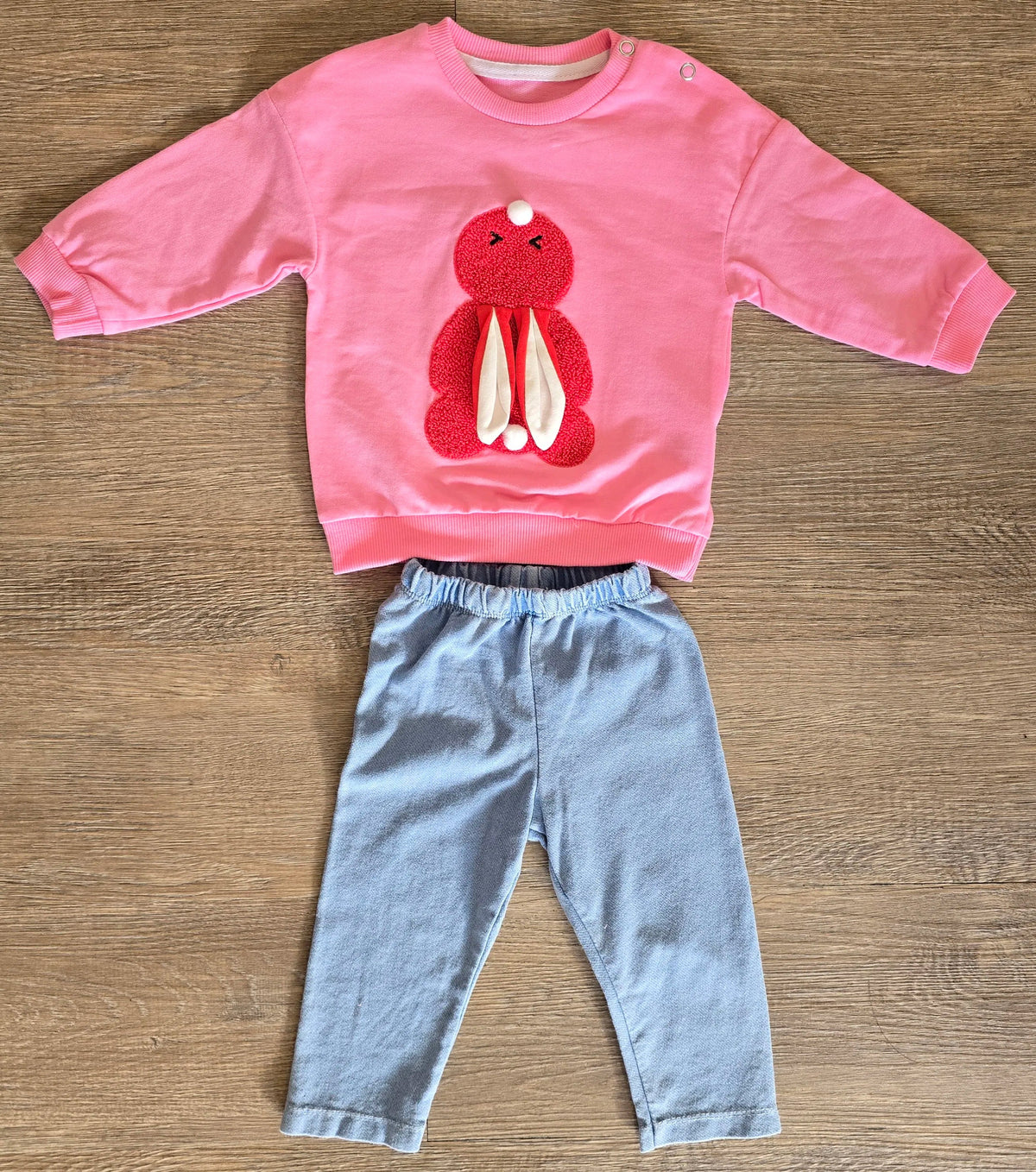 Sweat rose texturé motif lapin et pantalon bleu ciel pour bébé fille - All for Kids