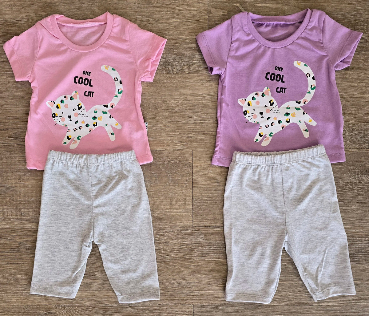 Ensemble bébé fille violet motif petit chat avec pantalon gris clair