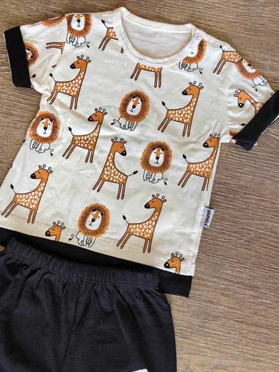 Détail ensemble bébé garçon ROAR Safari