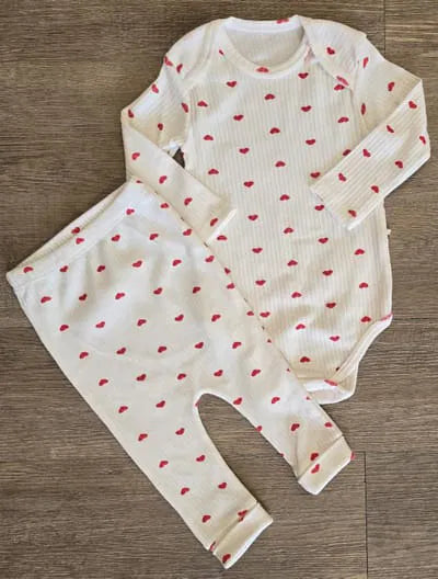 Ensemble bébé de 0 à 9 mois à cœurs Body manches longues + legging ref 5014 ALL FOR KIDS