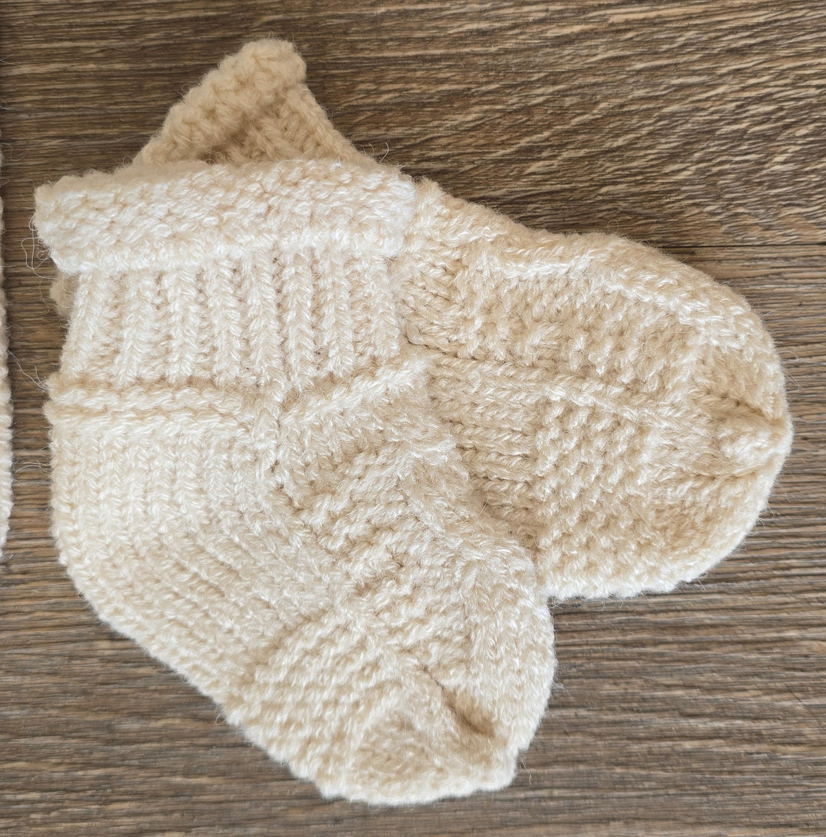 Bonnet, gants et chaussettes assortis du kit bébé 4 pièces