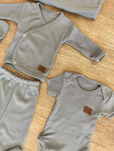 Kit naissance bébé bleu gris 7 pièces en 100 % coton