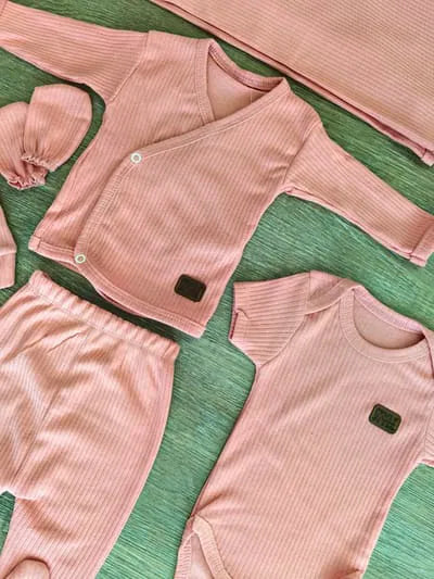 Kit naissance bébé vieux rose 7 pièces en 100 % coton