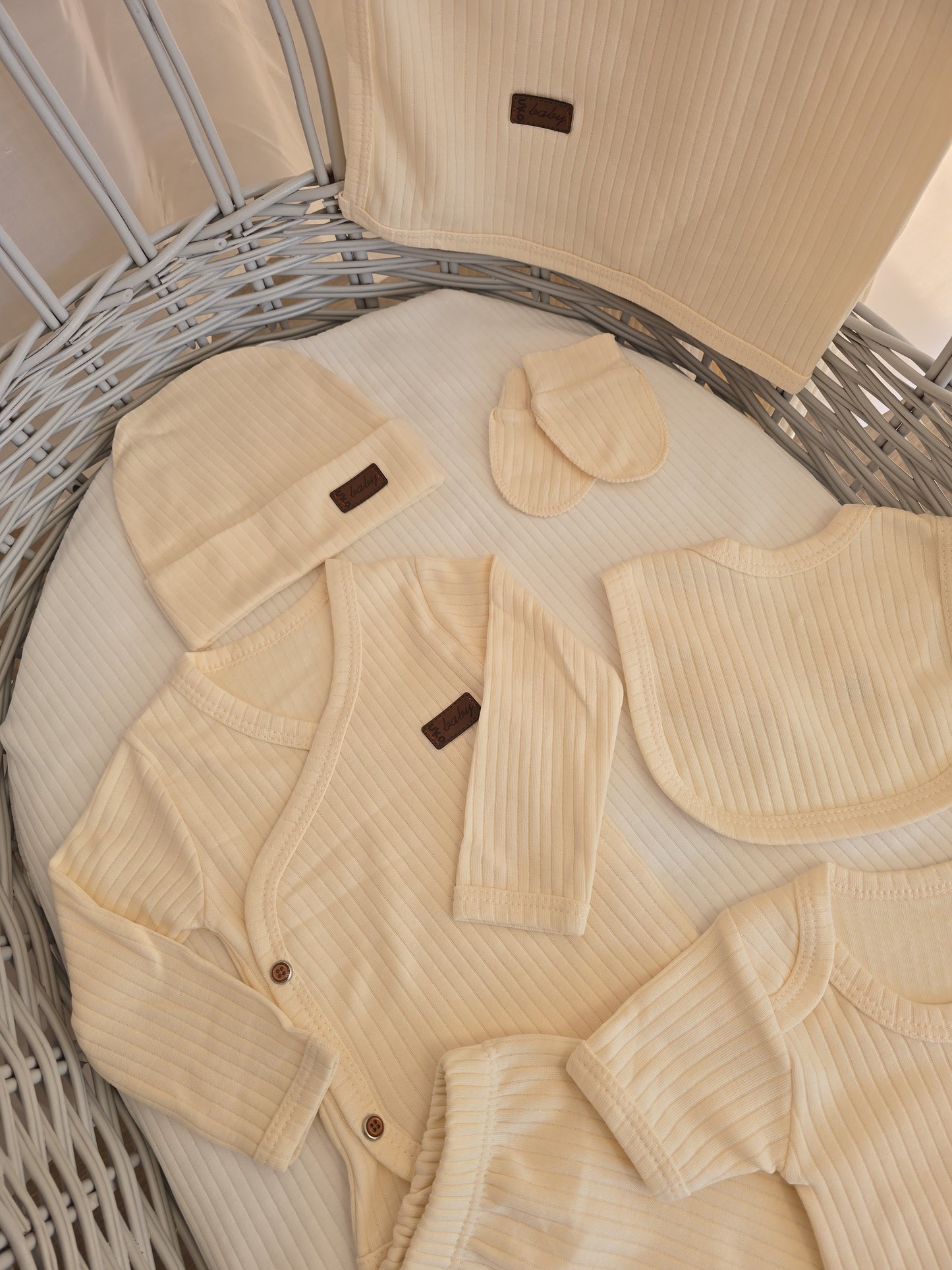 Kit naissance unisexe 7 pièces beige 100% coton ref 7700 ALL FOR KIDS