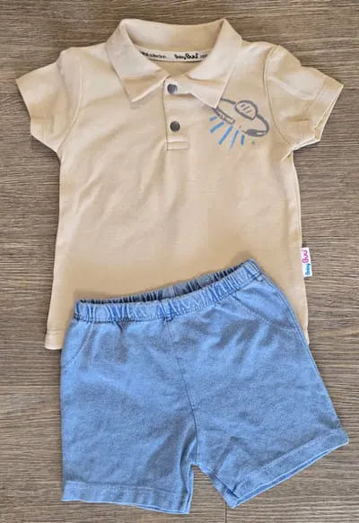 Polo beige à motifs espace et short bleu bébé garçon