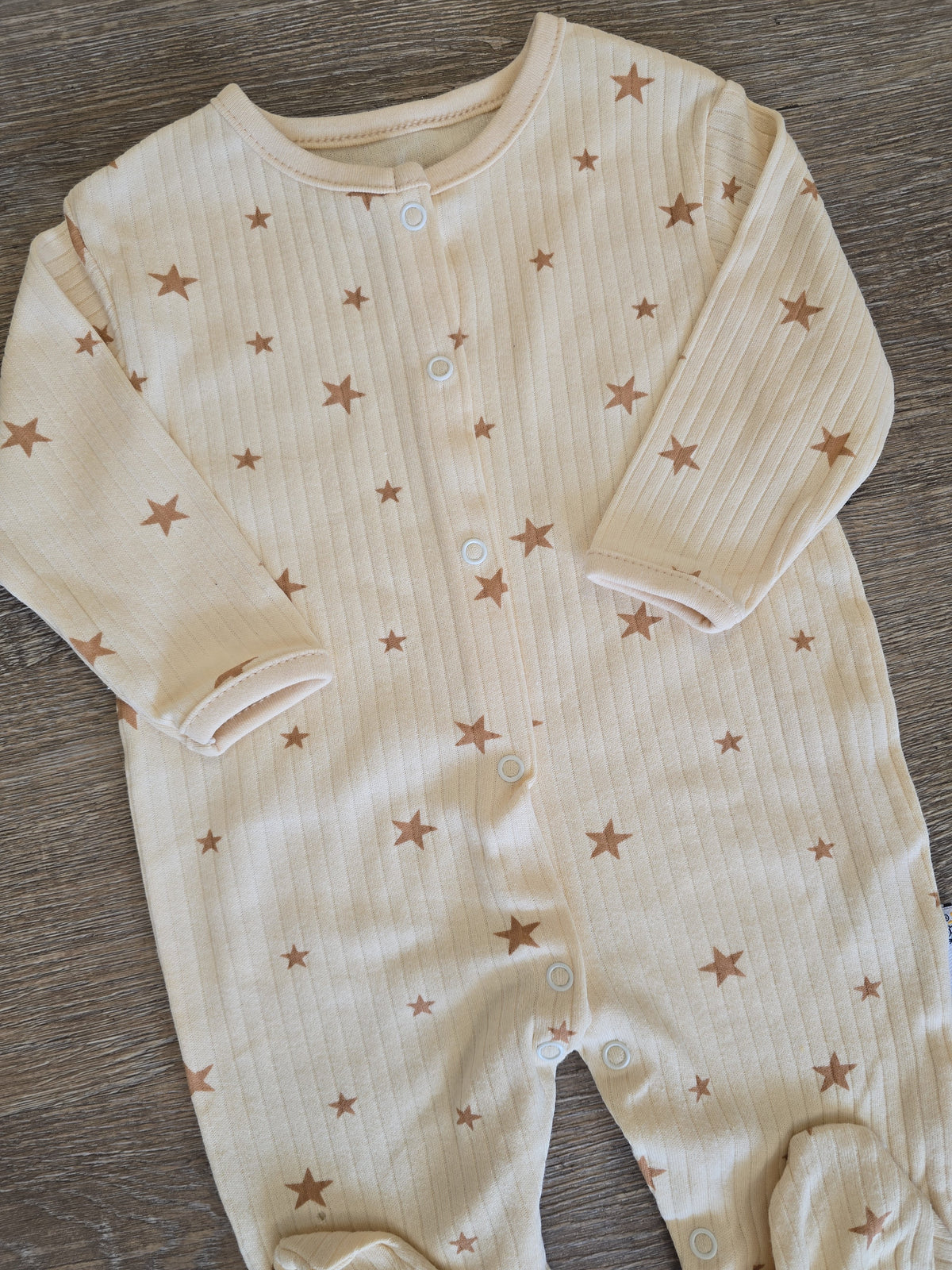 Pyjama bébé étoiles 100 % coton – détail 2