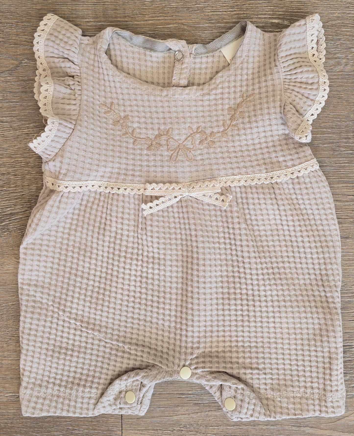 Barboteuse bébé fille volants coton taille de 0 à 9 mois ref 1209 ALL FOR KIDS