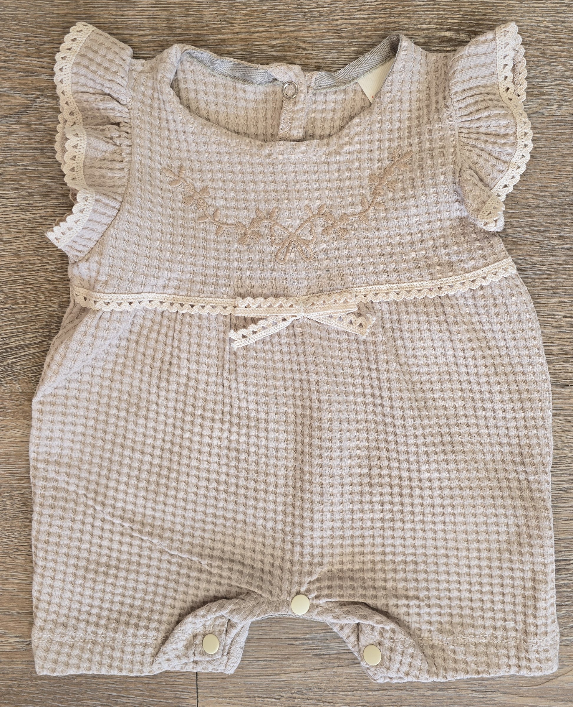 Barboteuse bébé fille volants coton taille de 0 à 9 mois ref 1209 ALL FOR KIDS