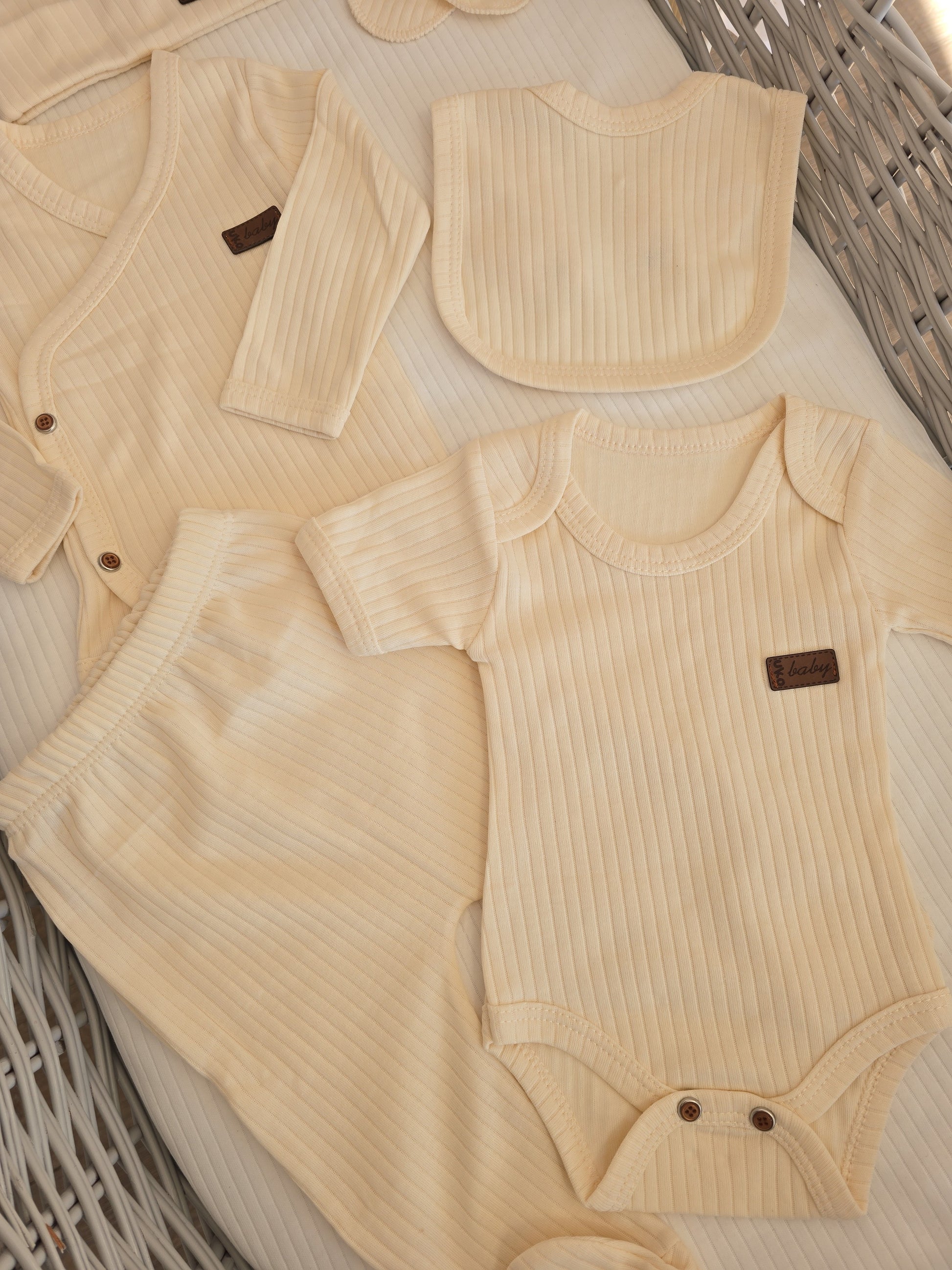 Kit naissance unisexe 7 pièces beige 100% coton ref 7700 ALL FOR KIDS