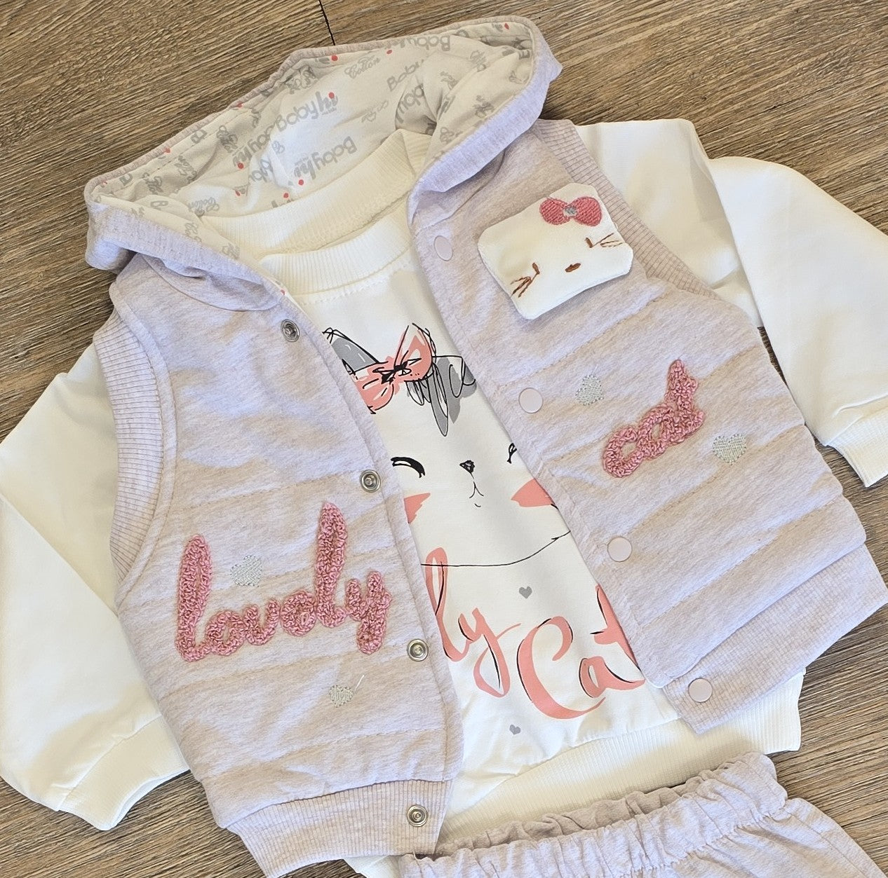 Ensemble bebe fille 3 pieces manteau sans manche tee-shirt et pantalon taille 9-18 mois ALL FOR KIDS