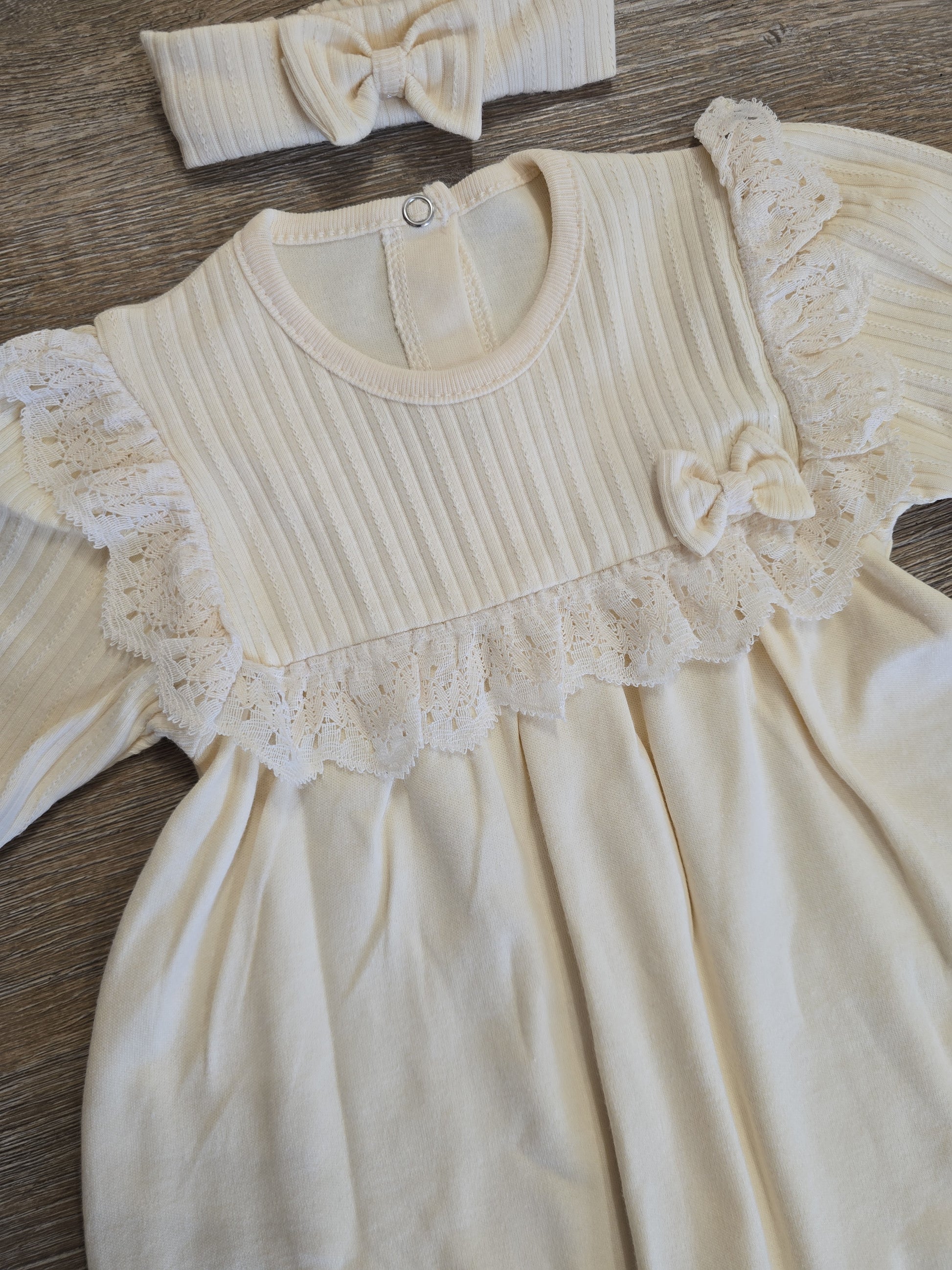 Combinaison bébé fille à dentelle avec bandeau assorti taille de 0 à 6 mois ref 3017 ALL FOR KIDS