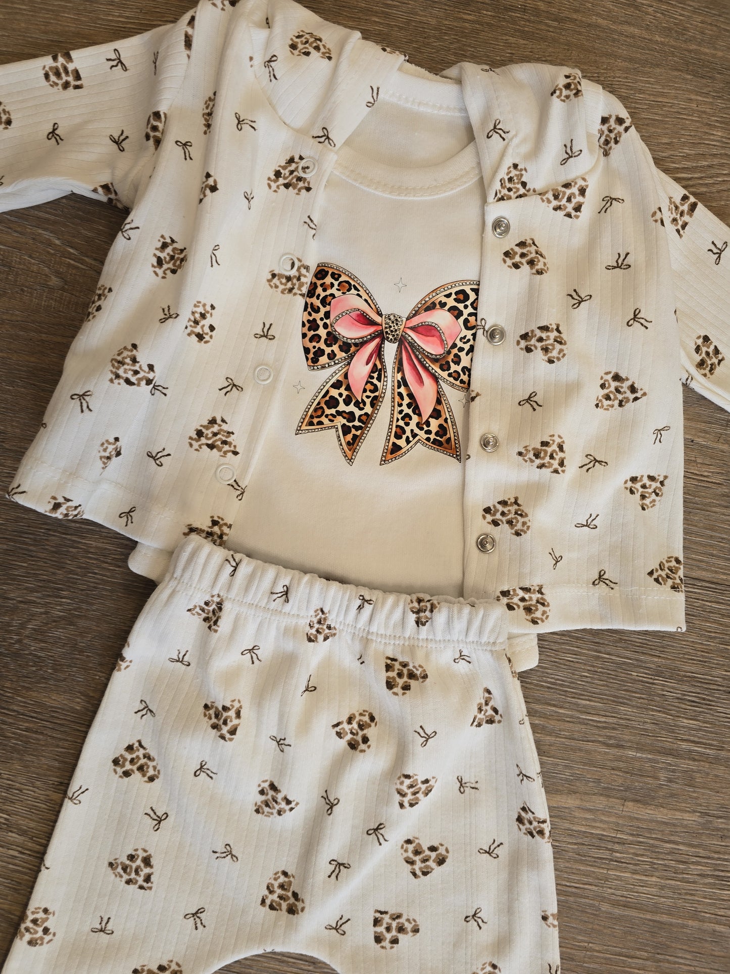 Ensemble bébé fille 3 pièces léopard taille de 0 à 9 mois 100% coton ref 0119
