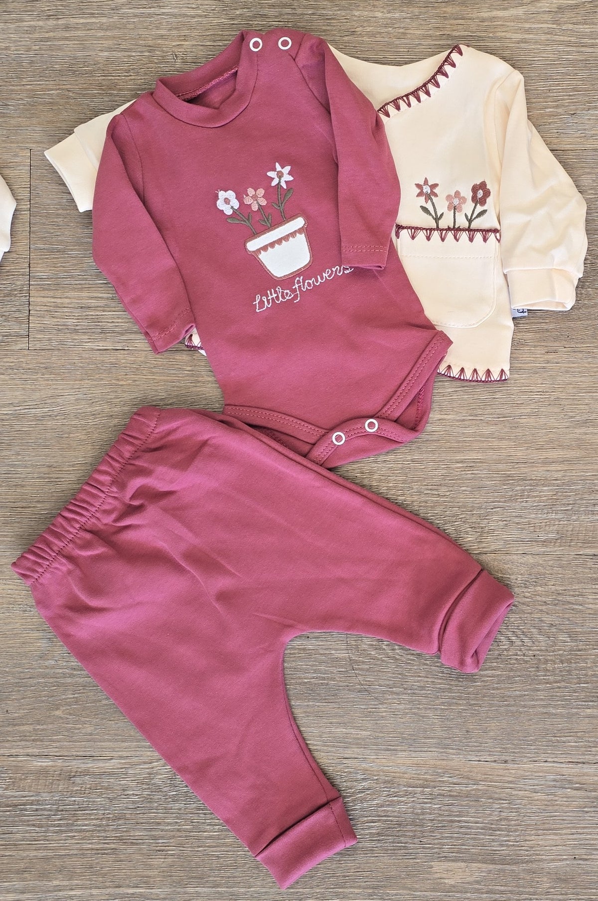 Ensemble bébé coton – Gilet brodé, body et pantalon – 0 à 9 mois ALL FOR KIDS
