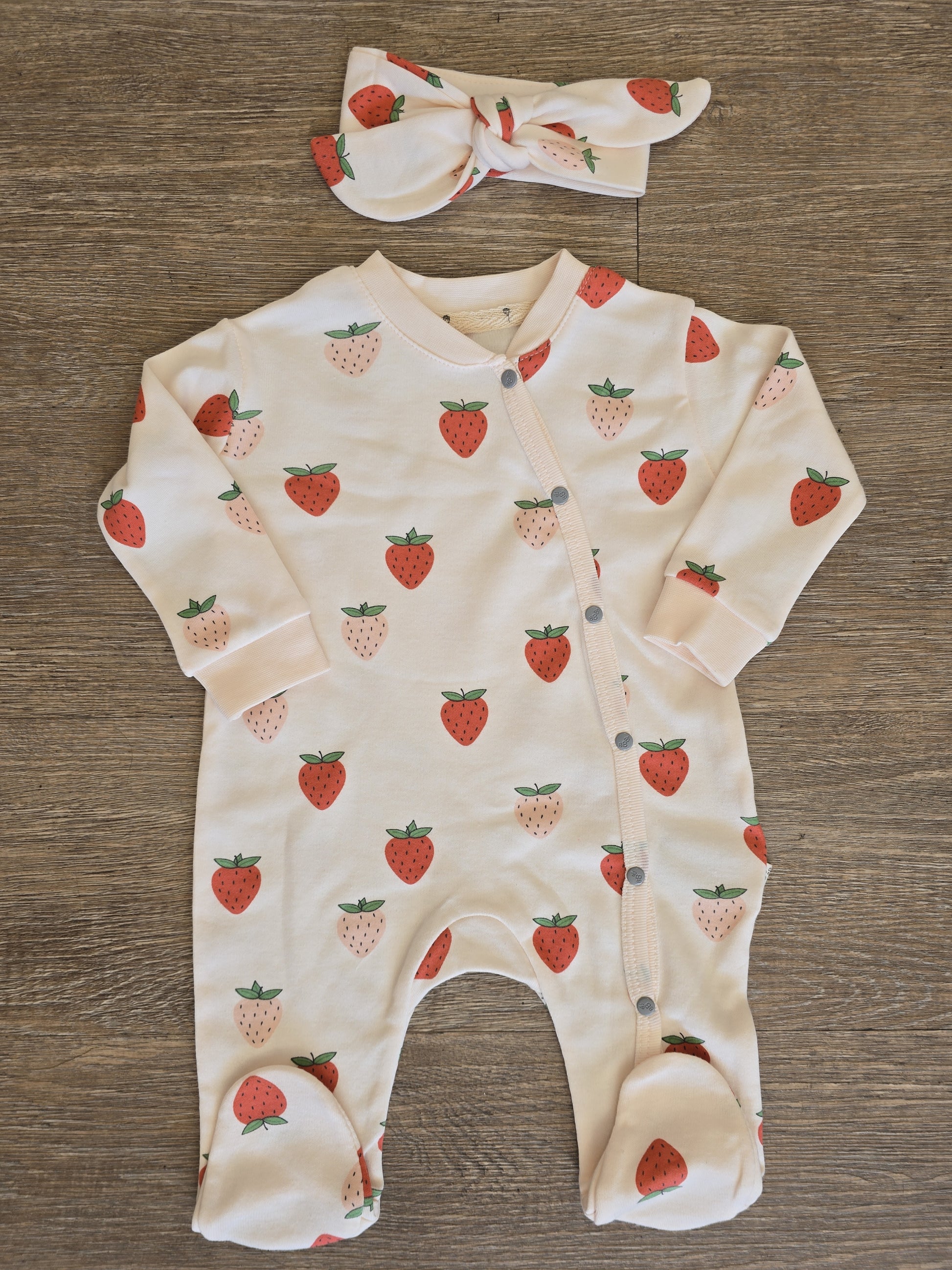 Pyjama avec bandeau bébé fille fraises 100% coton taille de 0 à 6 mois ref 5 ALL FOR KIDS