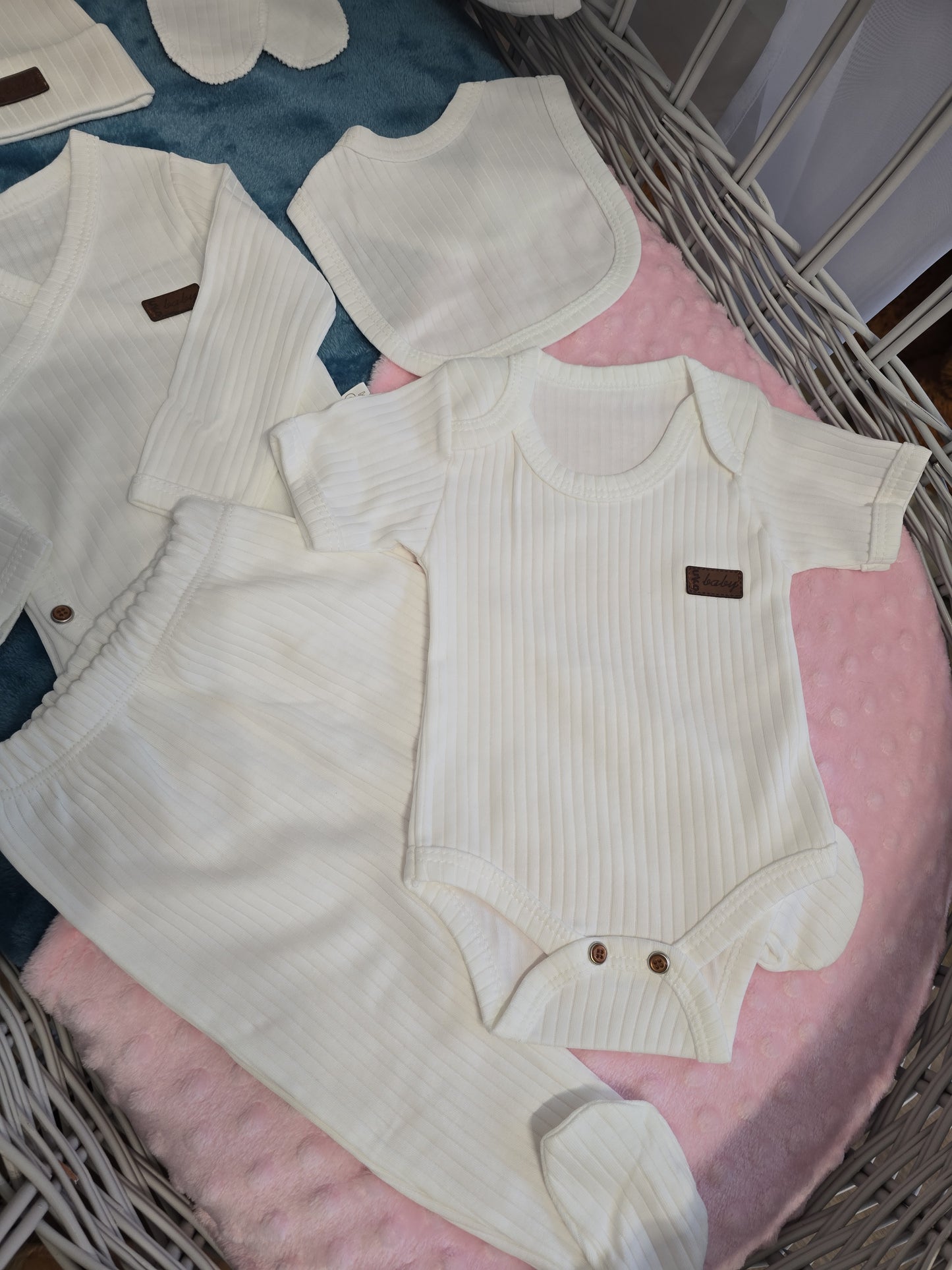 Kit naissance unisexe 7 pièces blanc 100% coton ref 7700 ALL FOR KIDS