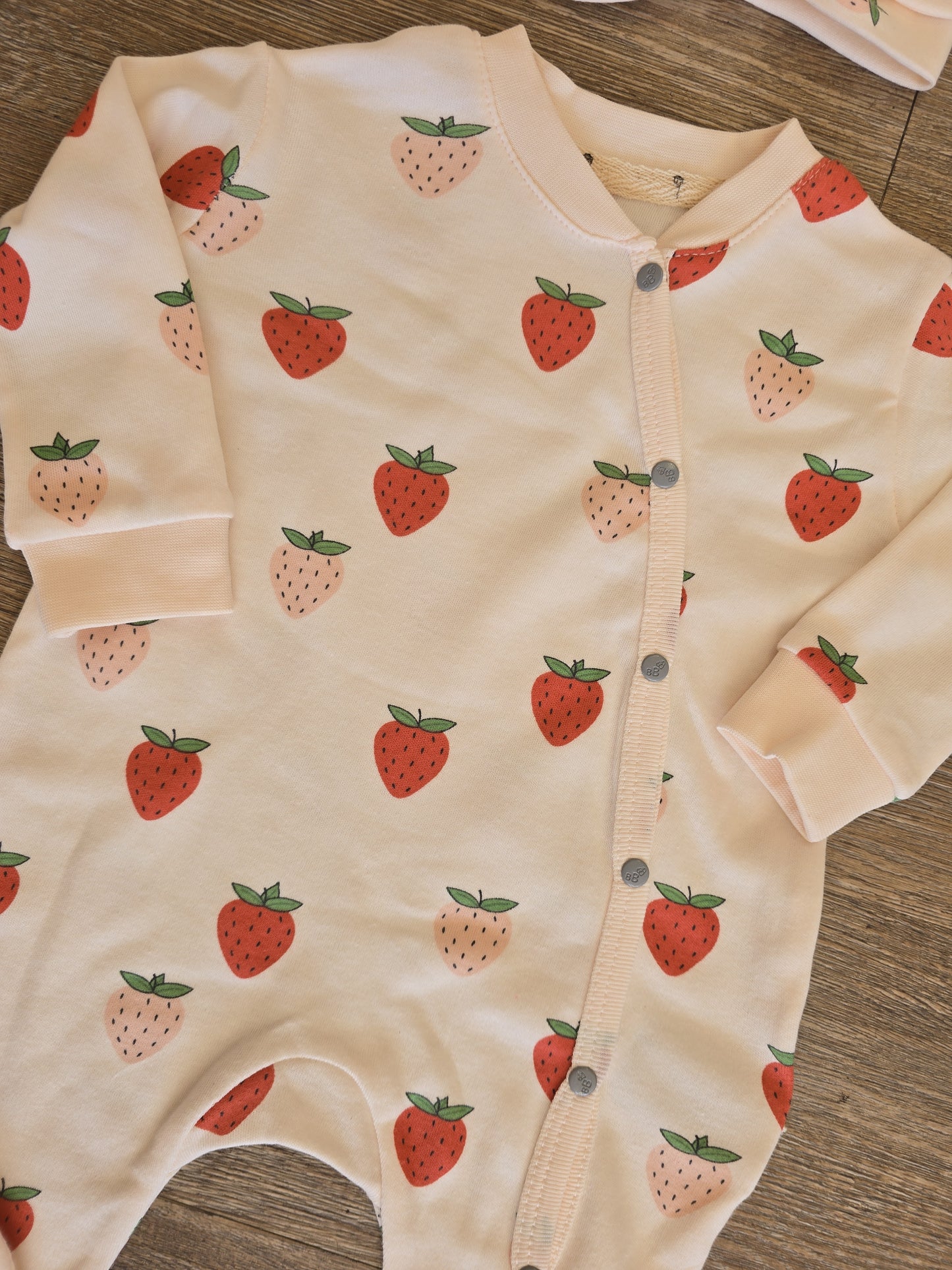 Pyjama avec bandeau bébé fille fraises 100% coton taille de 0 à 6 mois ref 5 ALL FOR KIDS