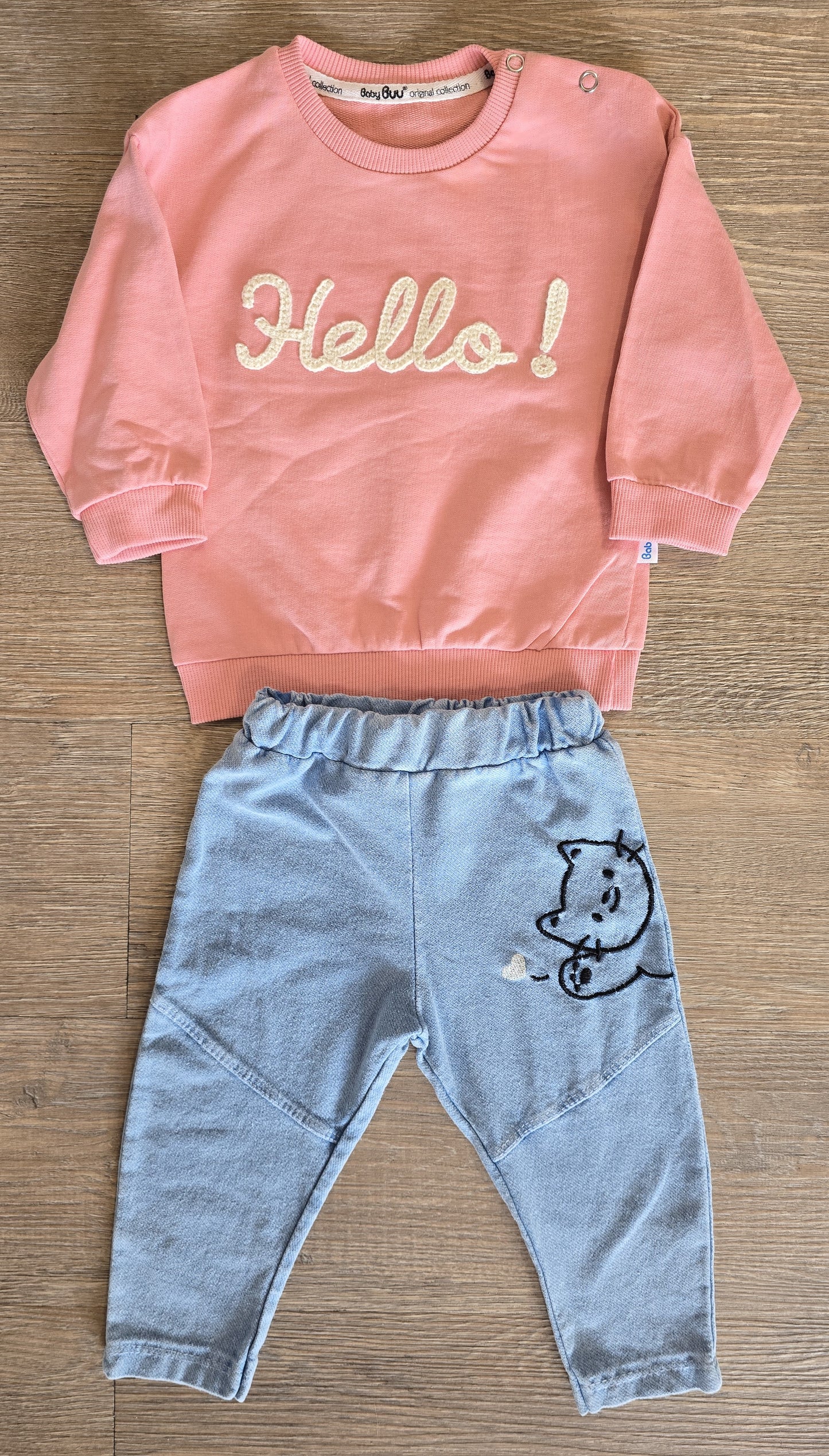 Ensemble fille "Hello!" 100% coton taille de 6 à 18 mois ref 0335 ALL FOR KIDS