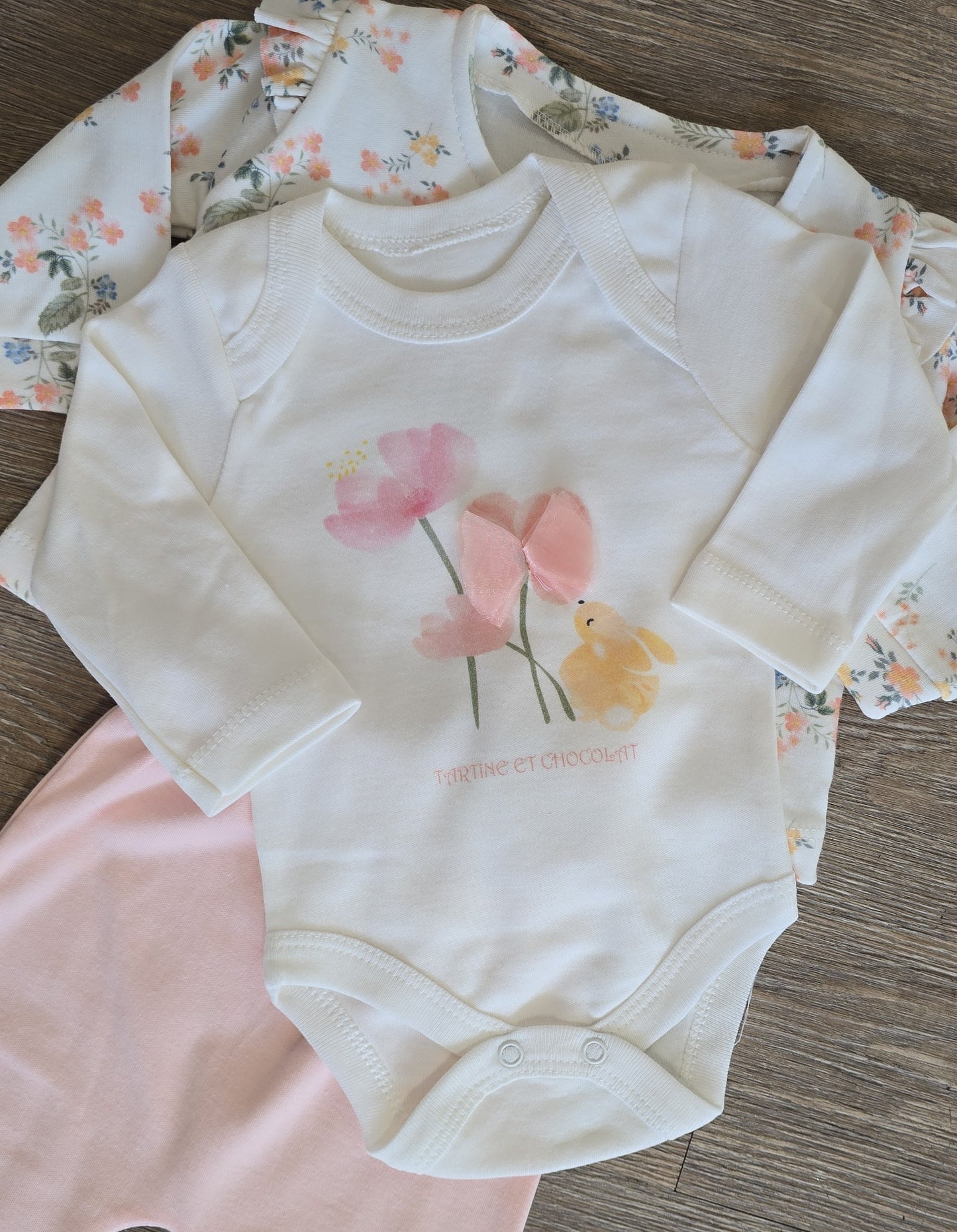 Ensemble bébé fille fleuri 3 pièces coton taille de 0 à 9 mois ref 6057