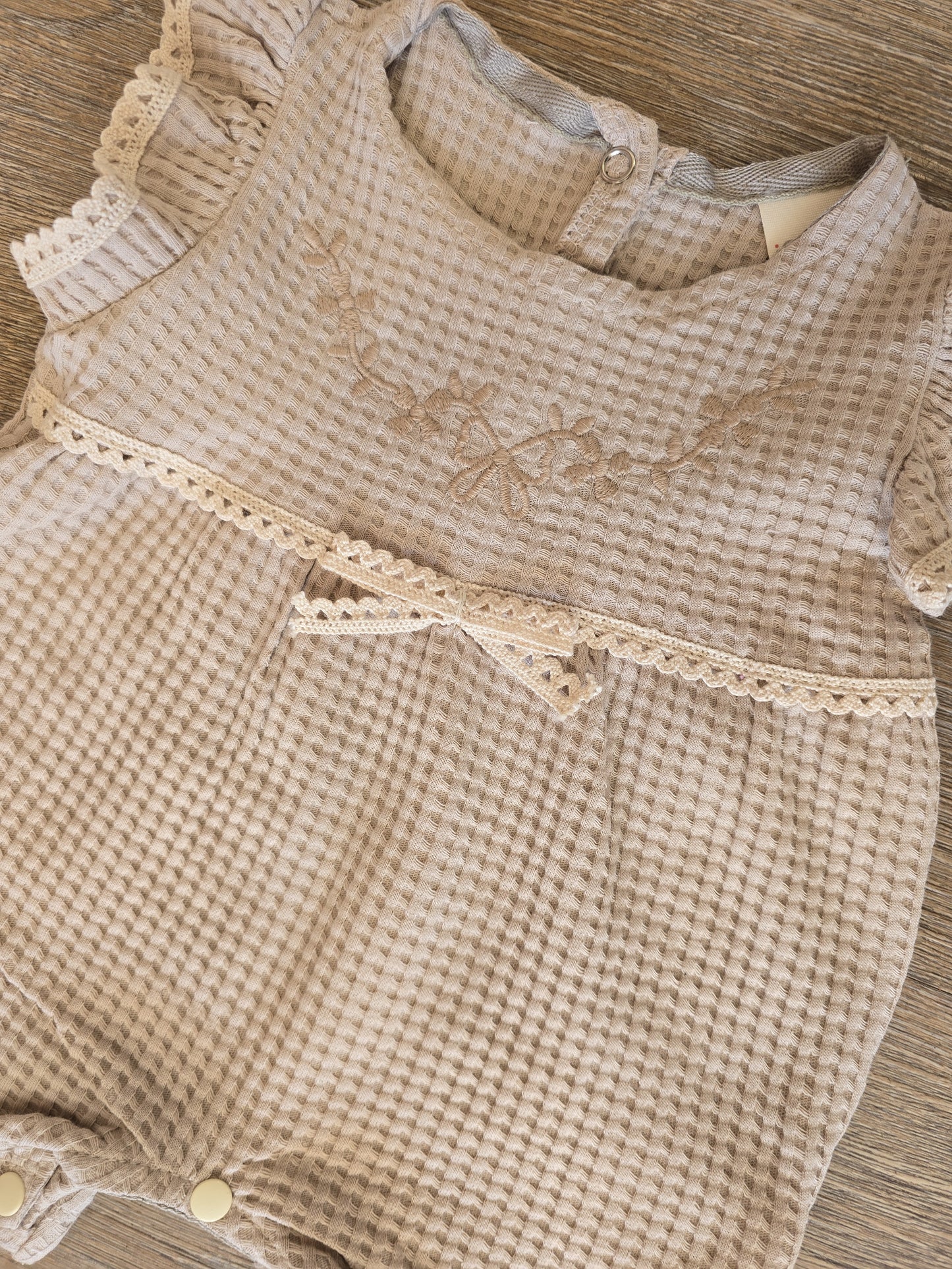 Barboteuse bébé fille volants coton taille de 0 à 9 mois ref 1209 ALL FOR KIDS