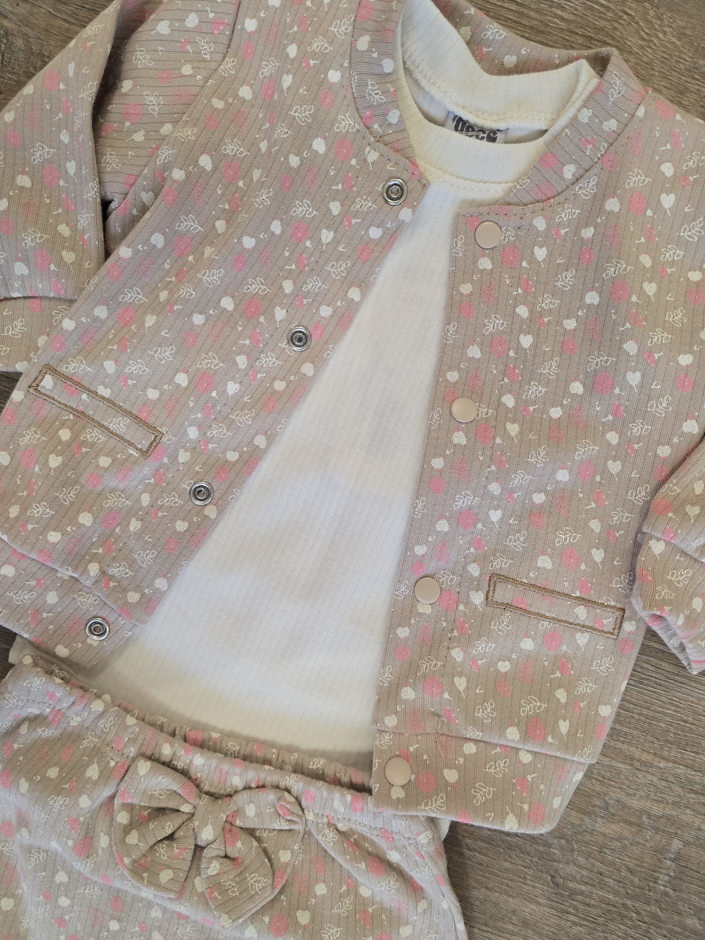 Ensemble bébé fille cœurs rose et beige taille de 3 à 9 mois 100% coton  ref 6866