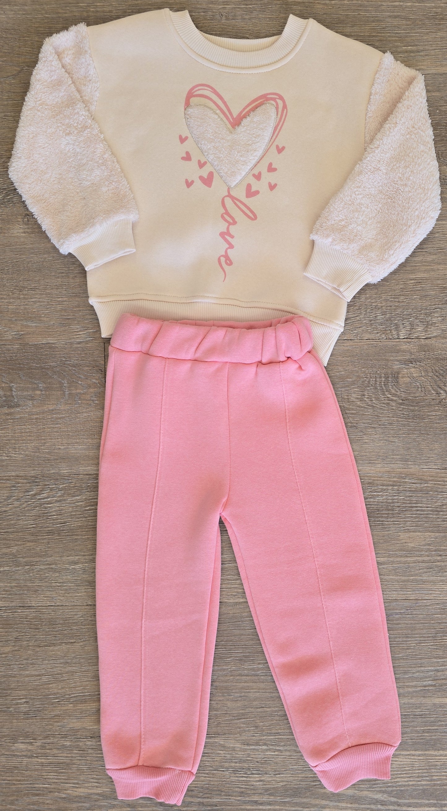 Ensemble rembourré fille cœur rose "Love" effet peluche aux manche 100% coton taille de 2 à 5 ans ref 5516 ALL FOR KIDS